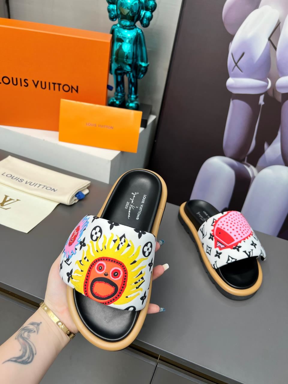 Louis Vuitton Slippers